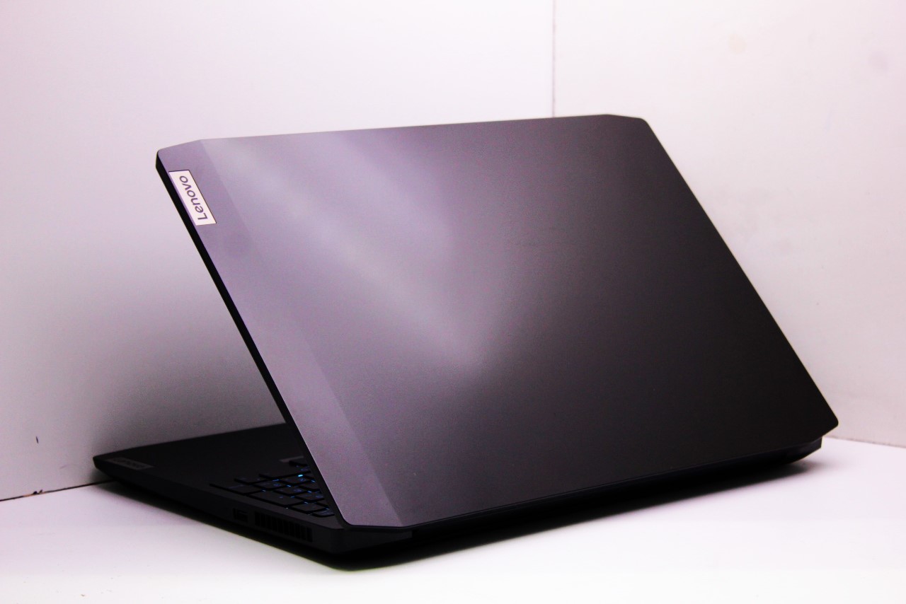 Ноутбук Lenovo IdeaPad Gaming 3 15ARH056