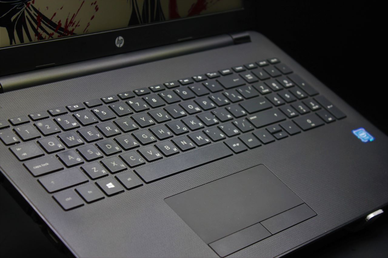 Ноутбук HP 15-ra058ur-