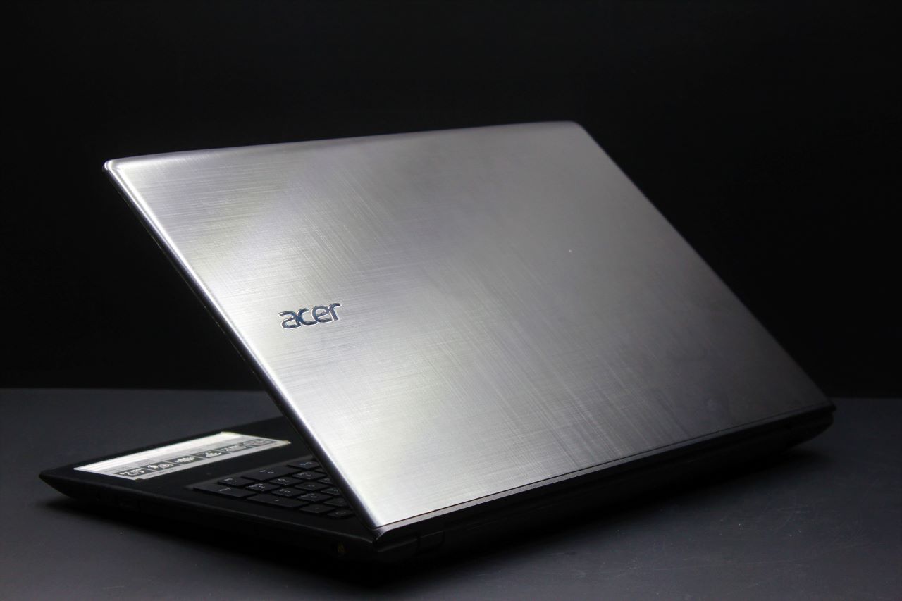 Ноутбук Acer E5-576G-55VL