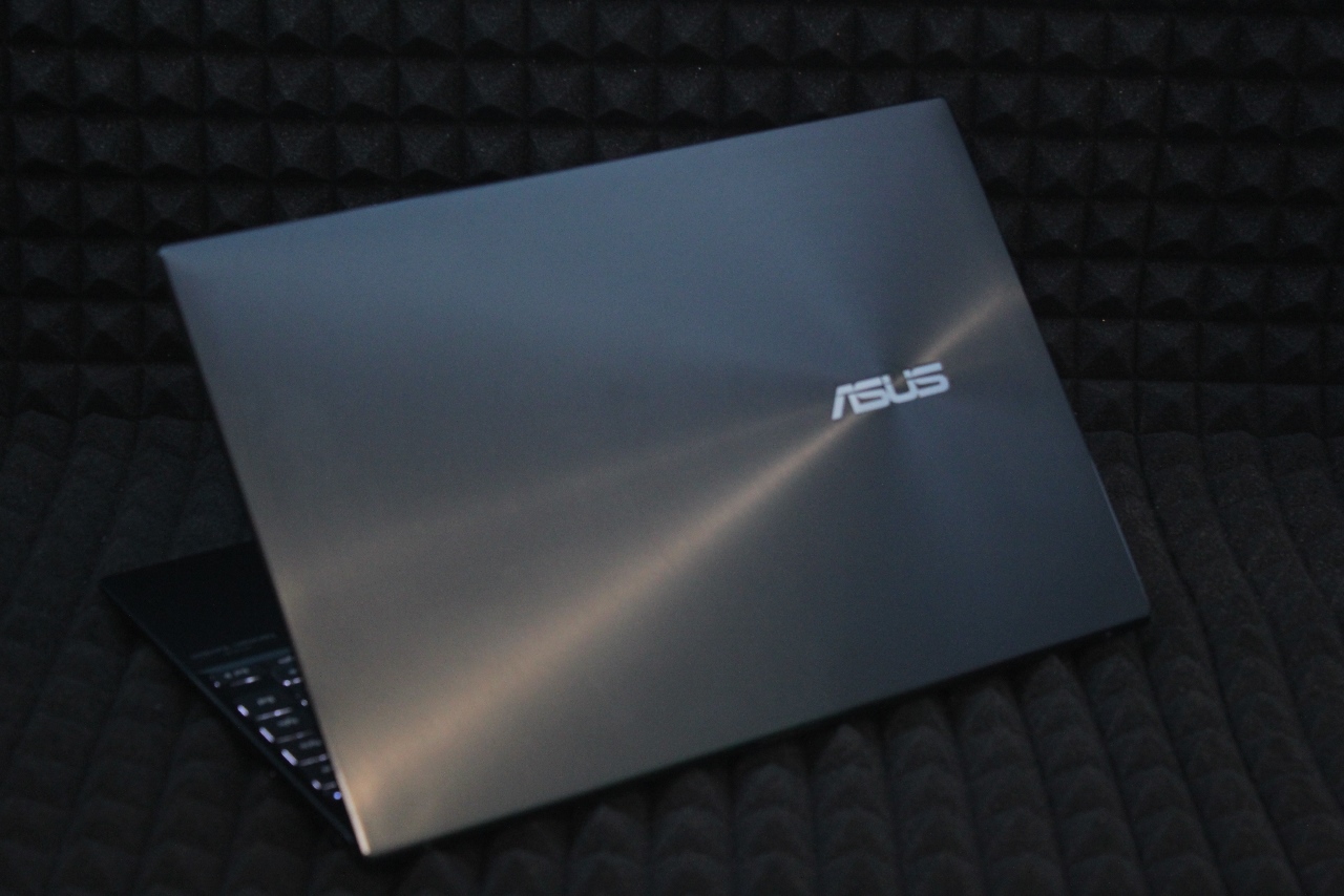 Ноутбук Asus UX325E