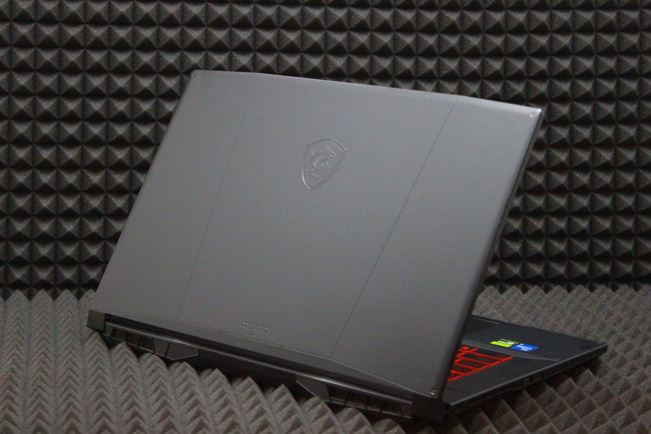 Ноутбук MSI Katana B12UCR-821XRU
