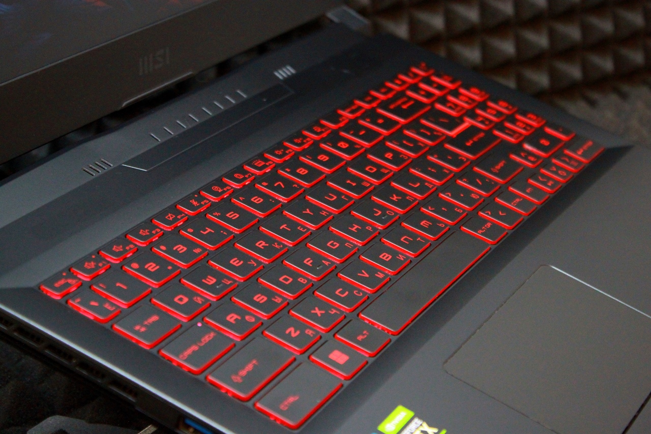 Ноутбук MSI Katana B12UCR-821XRUU