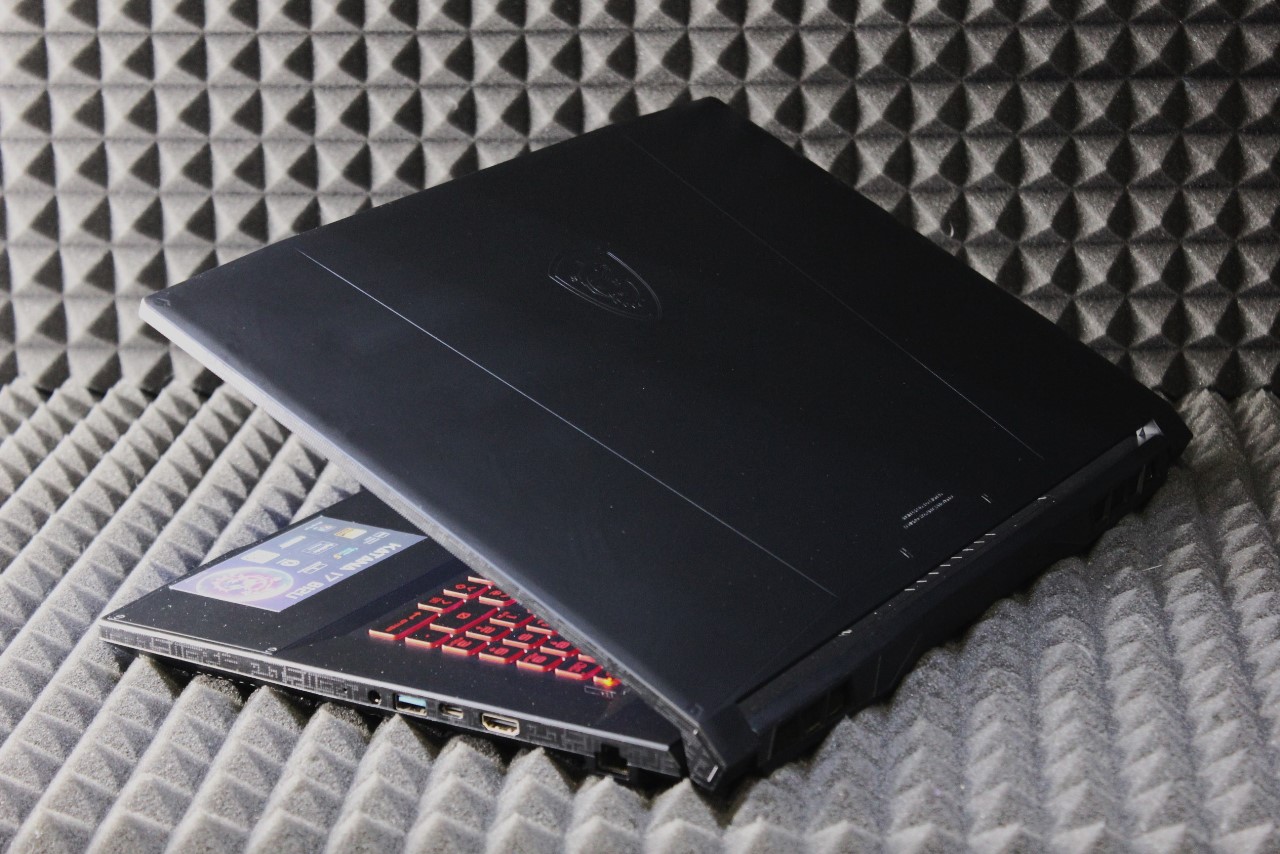 Ноутбук MSI Katana 17 B12UCX-1005XRU21