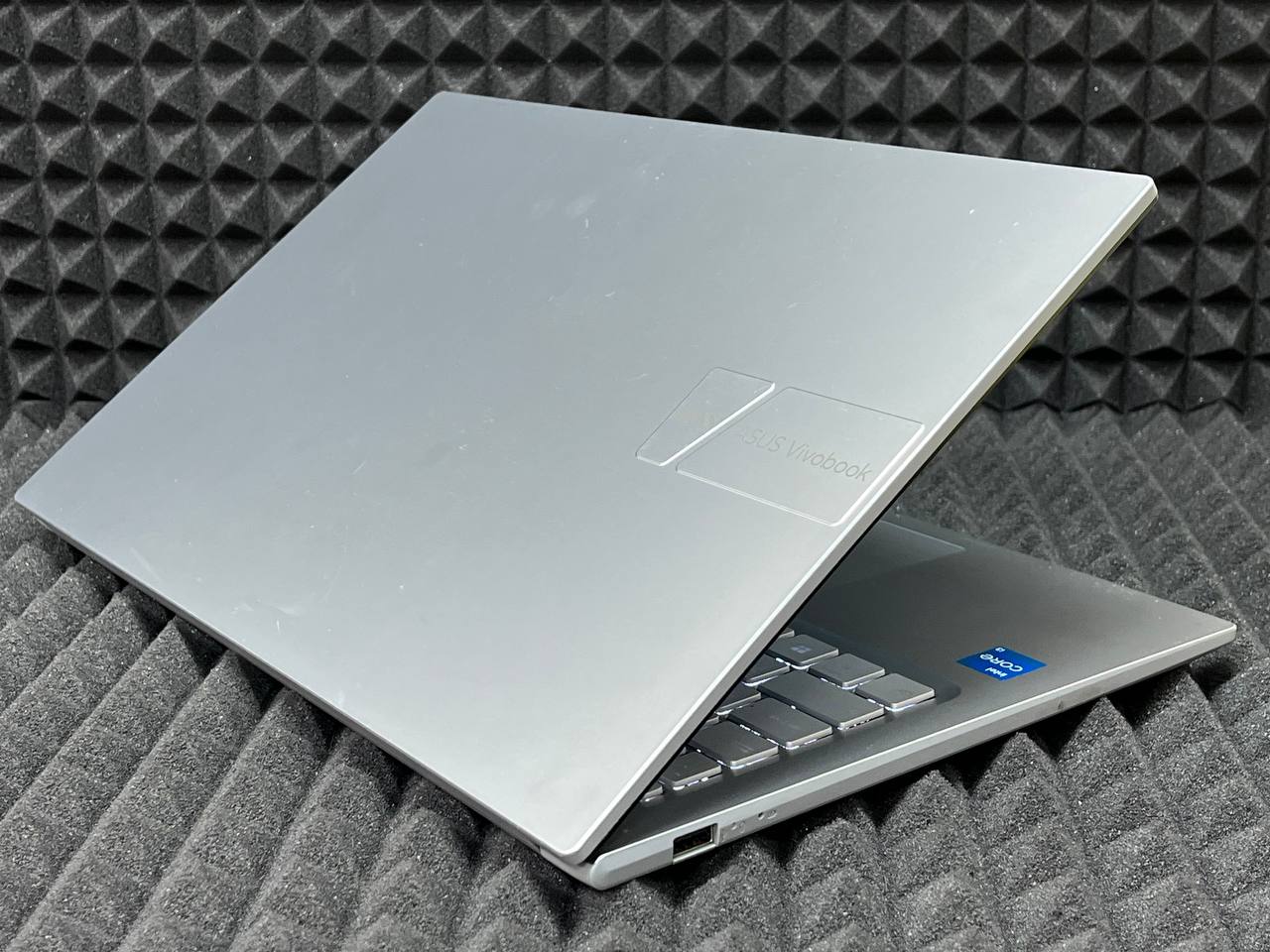 Ноутбук Asus Vivobook X1504ZA-BQ827