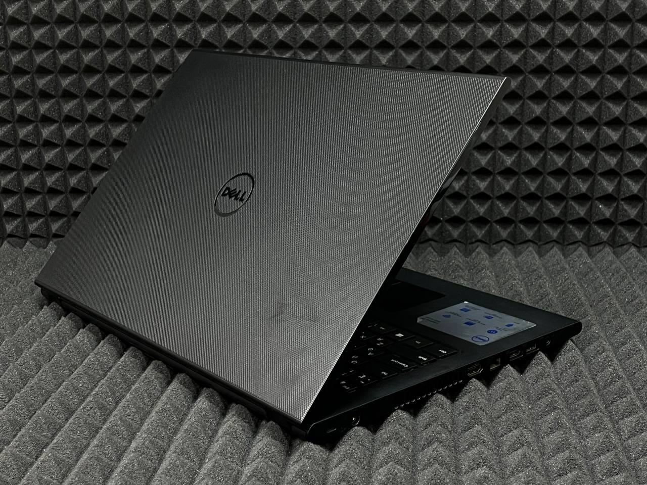 Ноутбук Dell Inspiron 15 3878