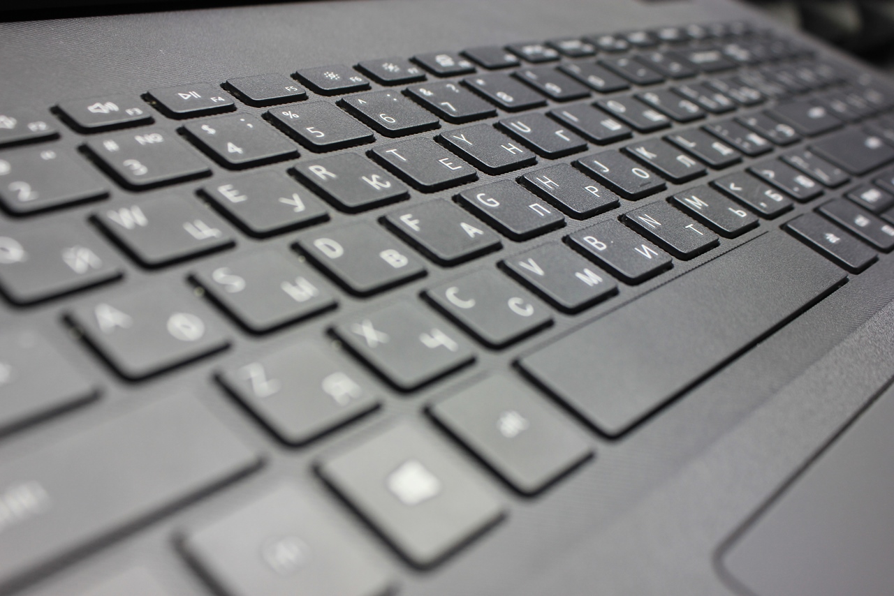 Ноутбук dell Vostro 3500 P90F