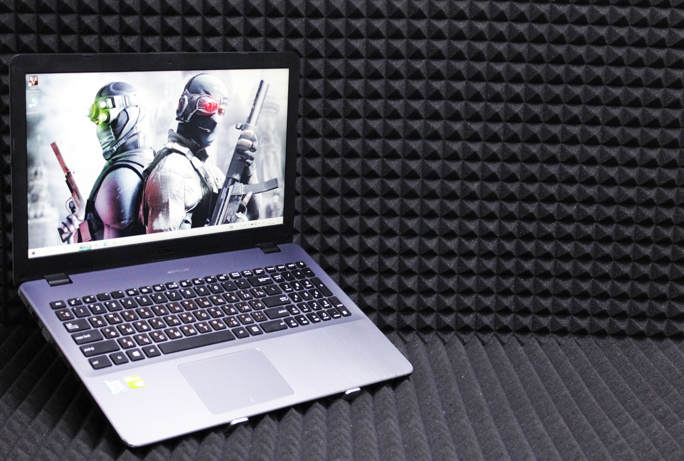 Ноутбук ASus VivoBook FL8000UQ8550
