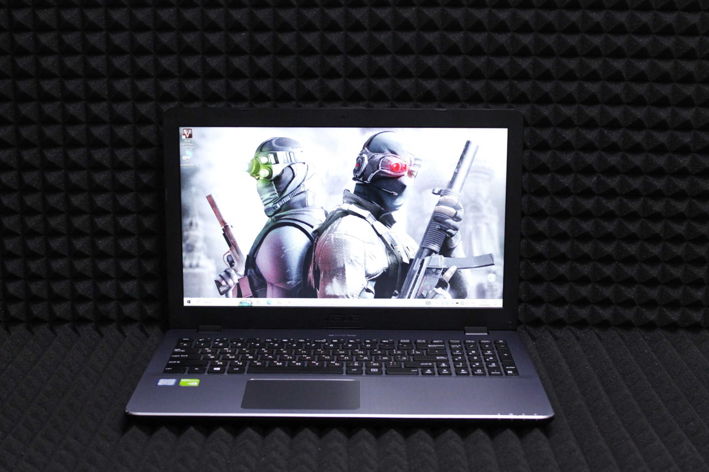 Ноутбук ASus VivoBook FL8000UQ8550