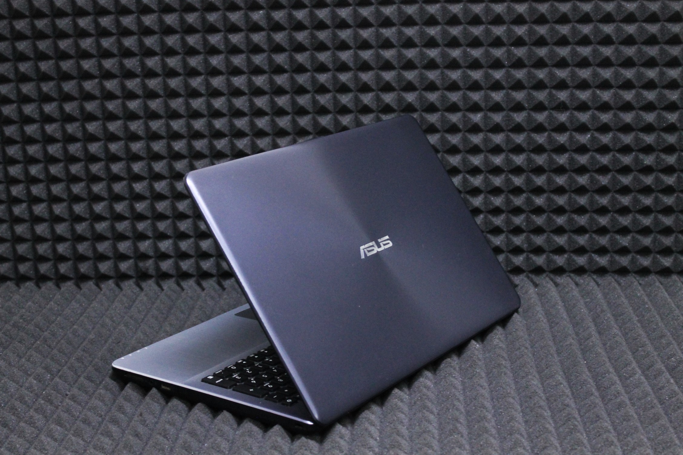 Ноутбук ASus VivoBook FL8000UQ8550