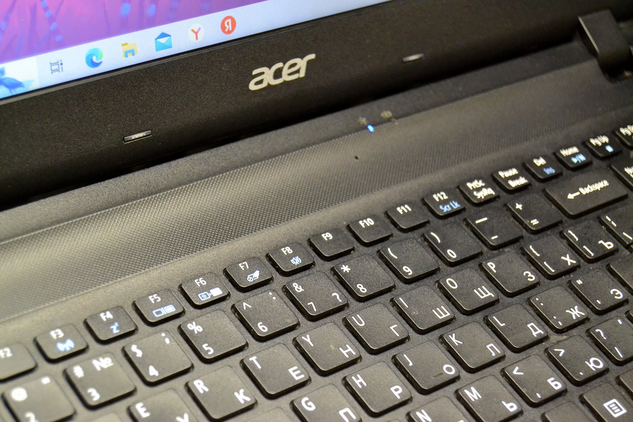 Ноутбук Acer Aspire ES1