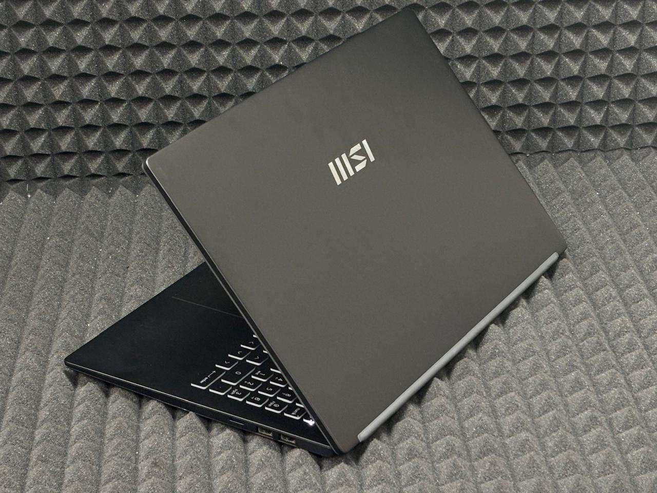 Ноутбук MSI Modern 15 B12M-0214XRU-BB51235U8GXXDXX