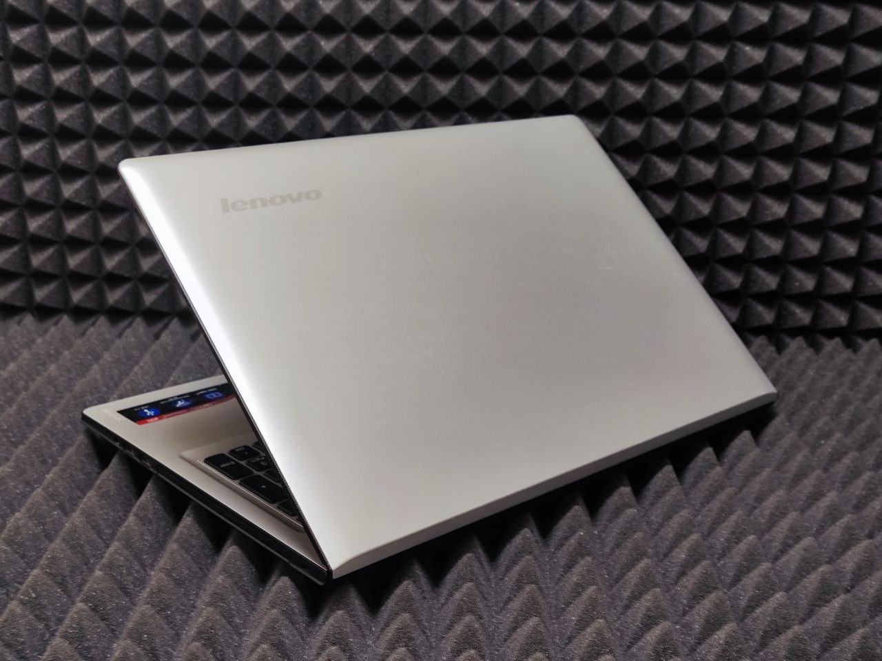 Ноутбук Lenovo 300-15IBR 80M300NNRK