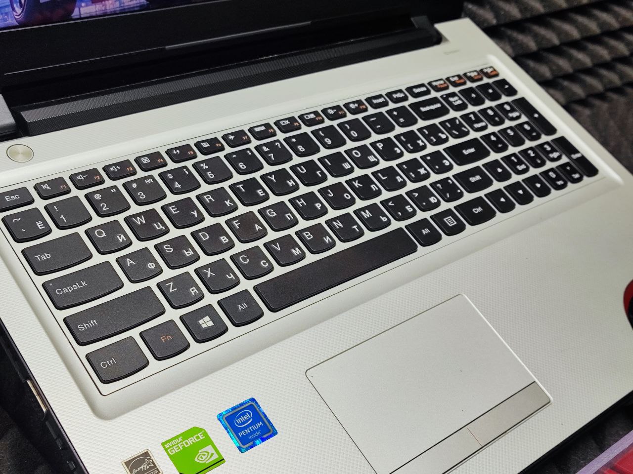 Ноутбук Lenovo 300-15IBR 80M300NNRK