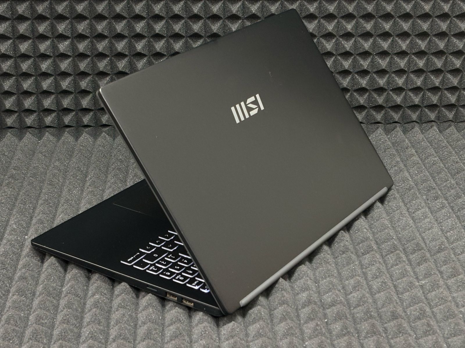 Ноутбук MSI Modern 15 B5M-001XRU-BBAR562U8GXXDXX