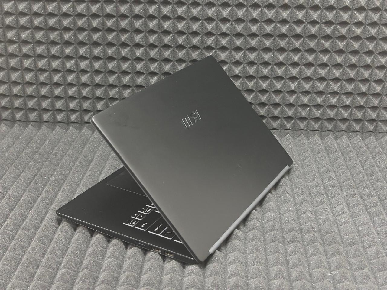 Ноутбук MSI Modern 14 C12M-233XRU-BB31215UGXXDXX