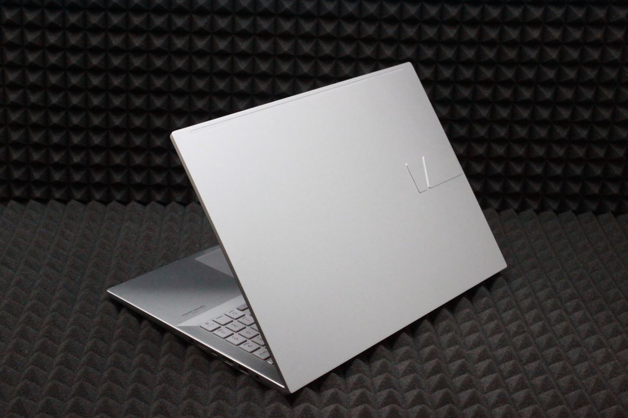 Ноутбук Asus VivoBook N7600Pp