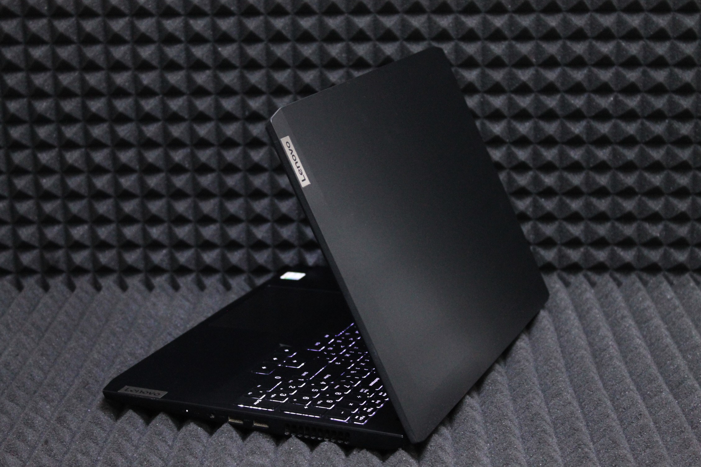 Ноутбук Lenovo IdeaPad Gaming 3 15IHU666