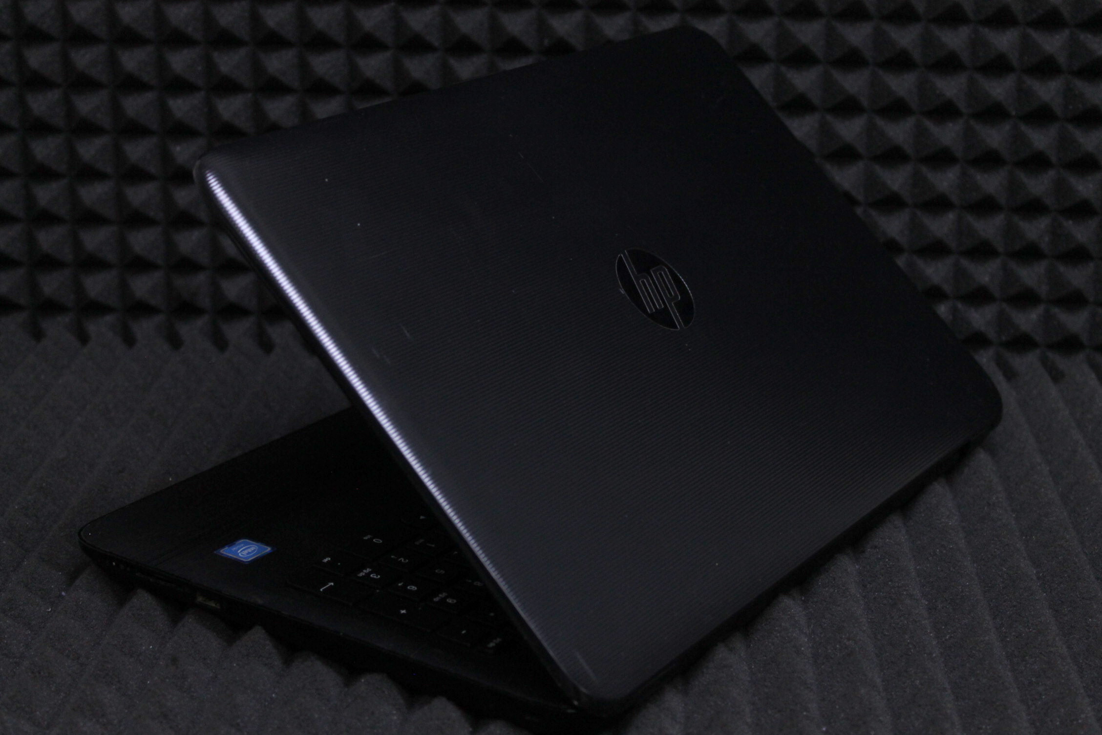 Ноутбук HP 15-ay016ur.