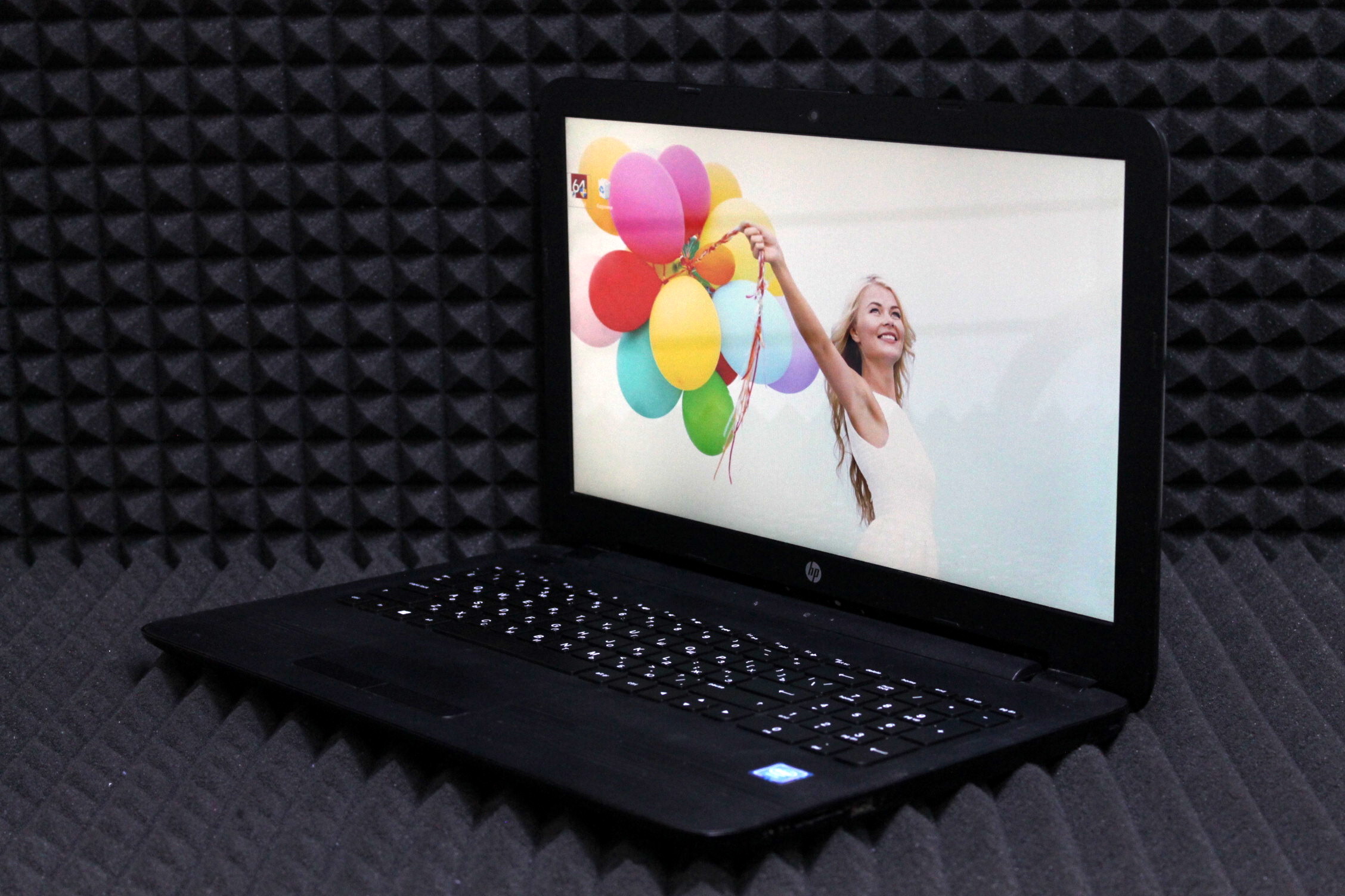 Ноутбук HP 15-ay016ur.