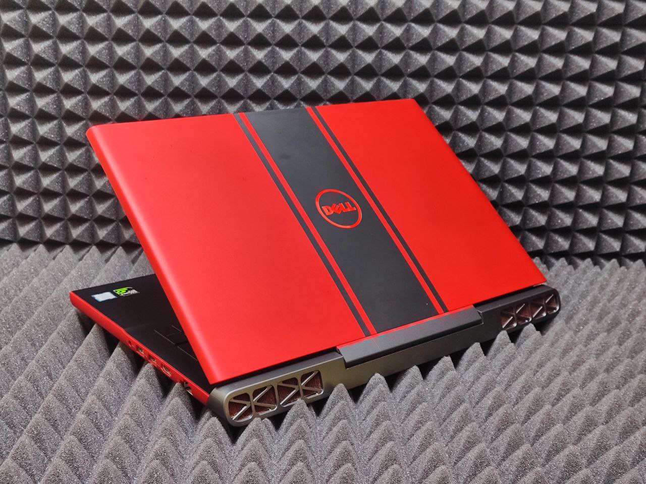 Ноутбук DELL Inspiron P65F001