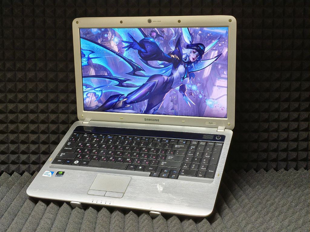 Ноутбук Samsung R528