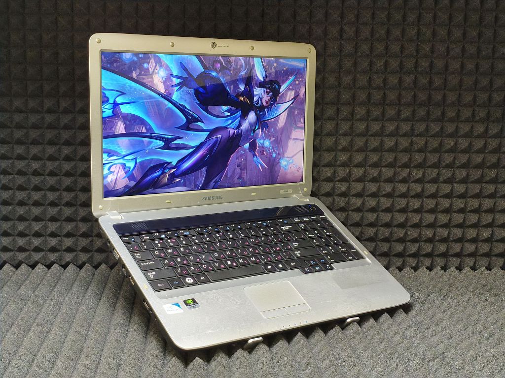 Ноутбук Samsung R528