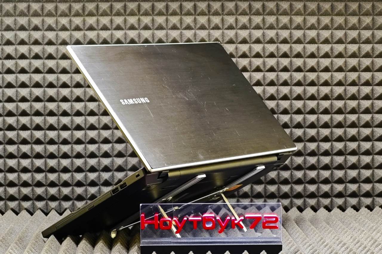 Ноутбук Samsung NP305V5A
