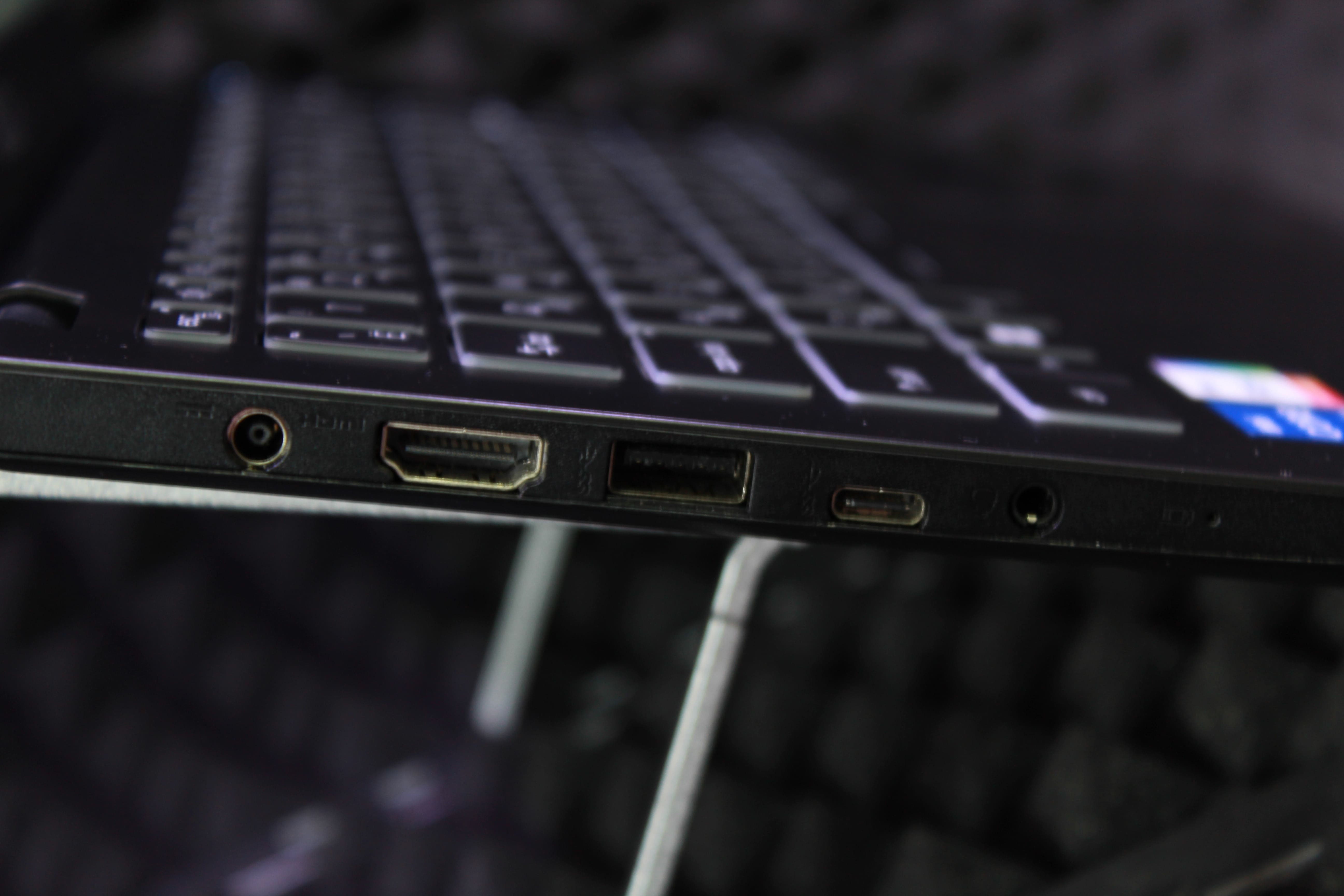Ноутбук MSI Modern 14 C12M-230RU