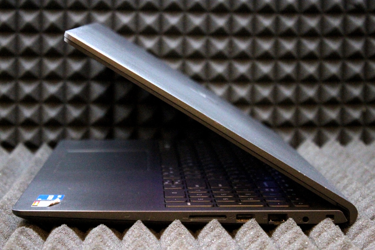 Ноутбук Dell Vostro 3520(Mos.)