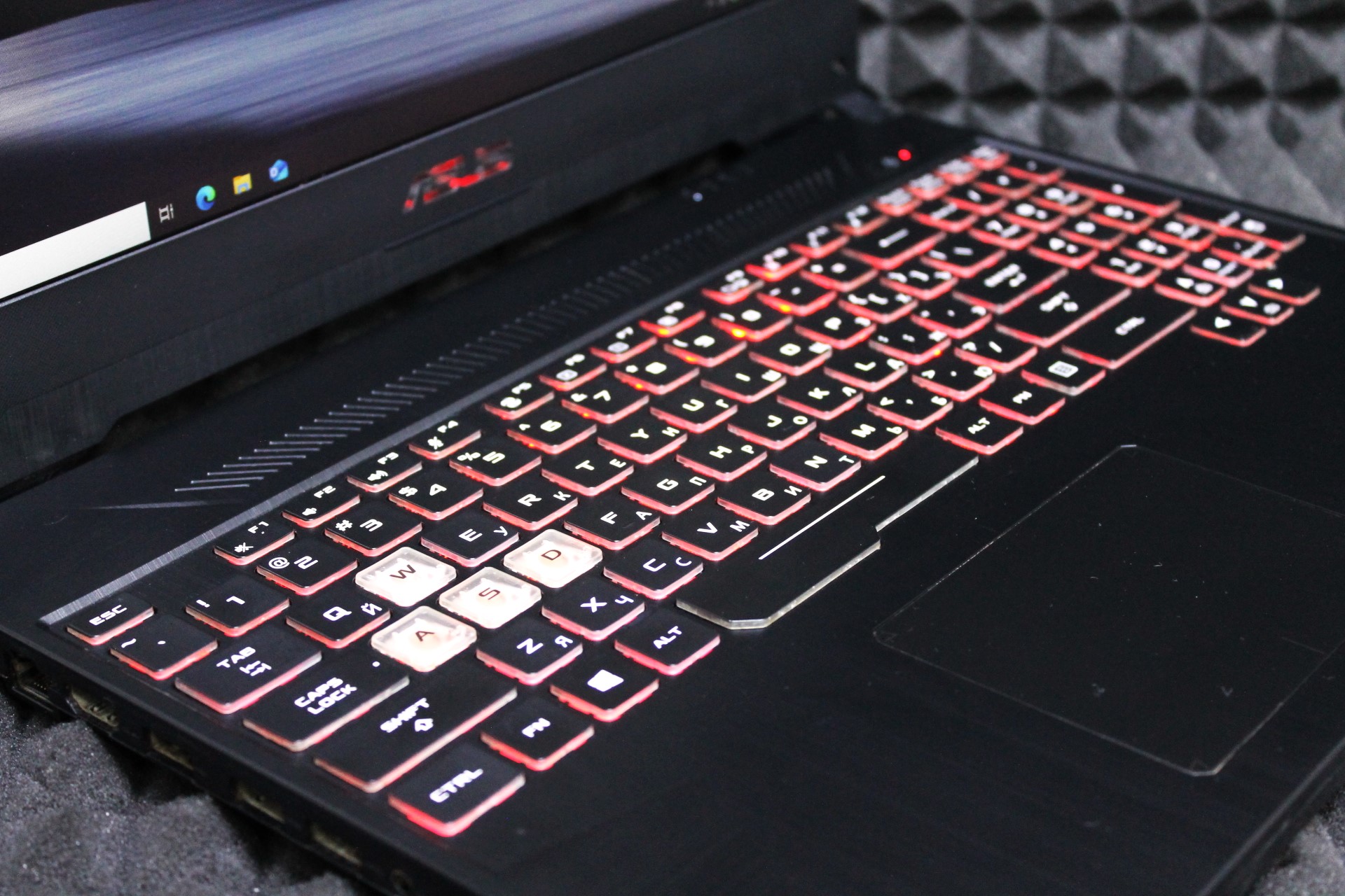 Ноутбук Asus TUF Gaming A15 (FX95GGT9300)