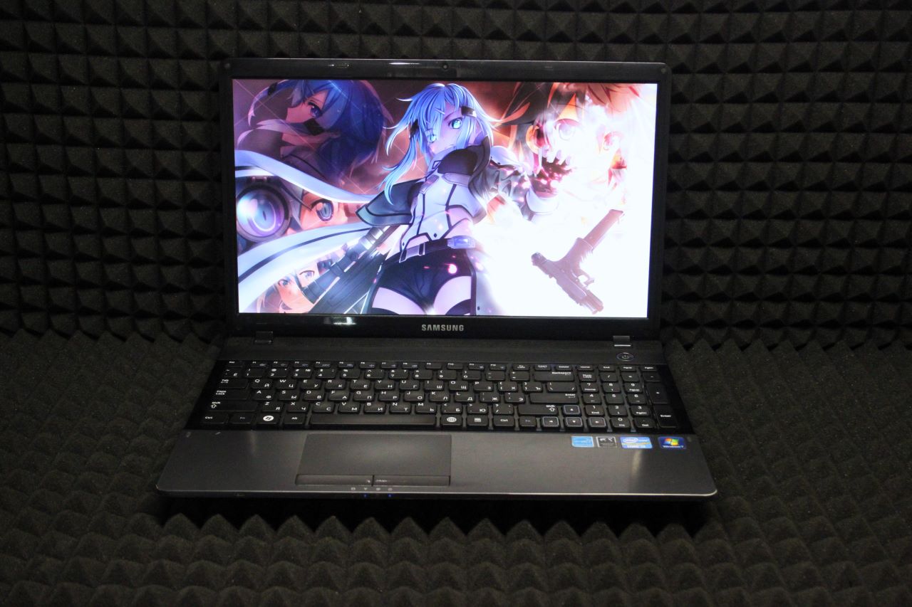 Ноутбук Samsung NP300E5C