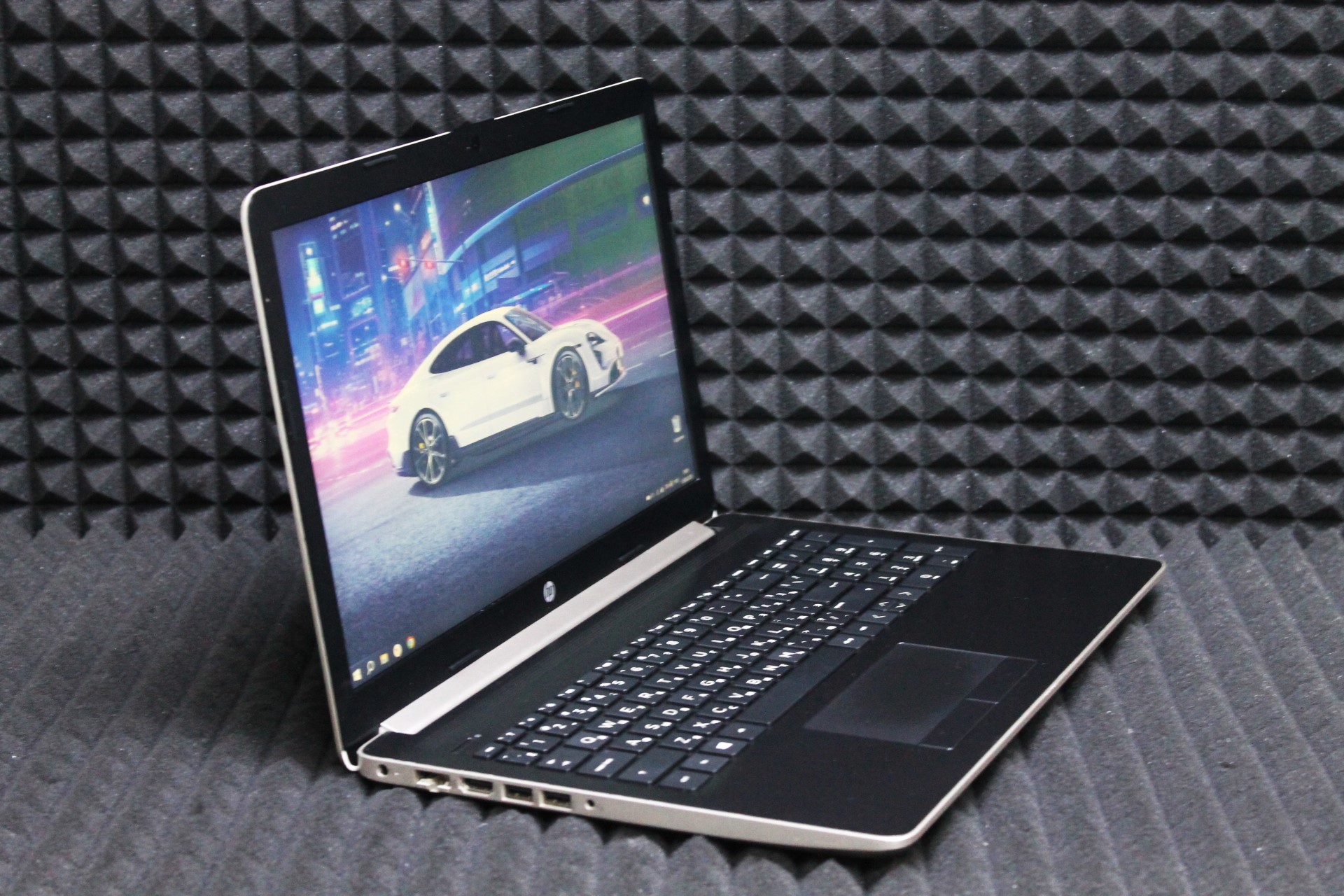 Ноутбук HP 15-da0087ur