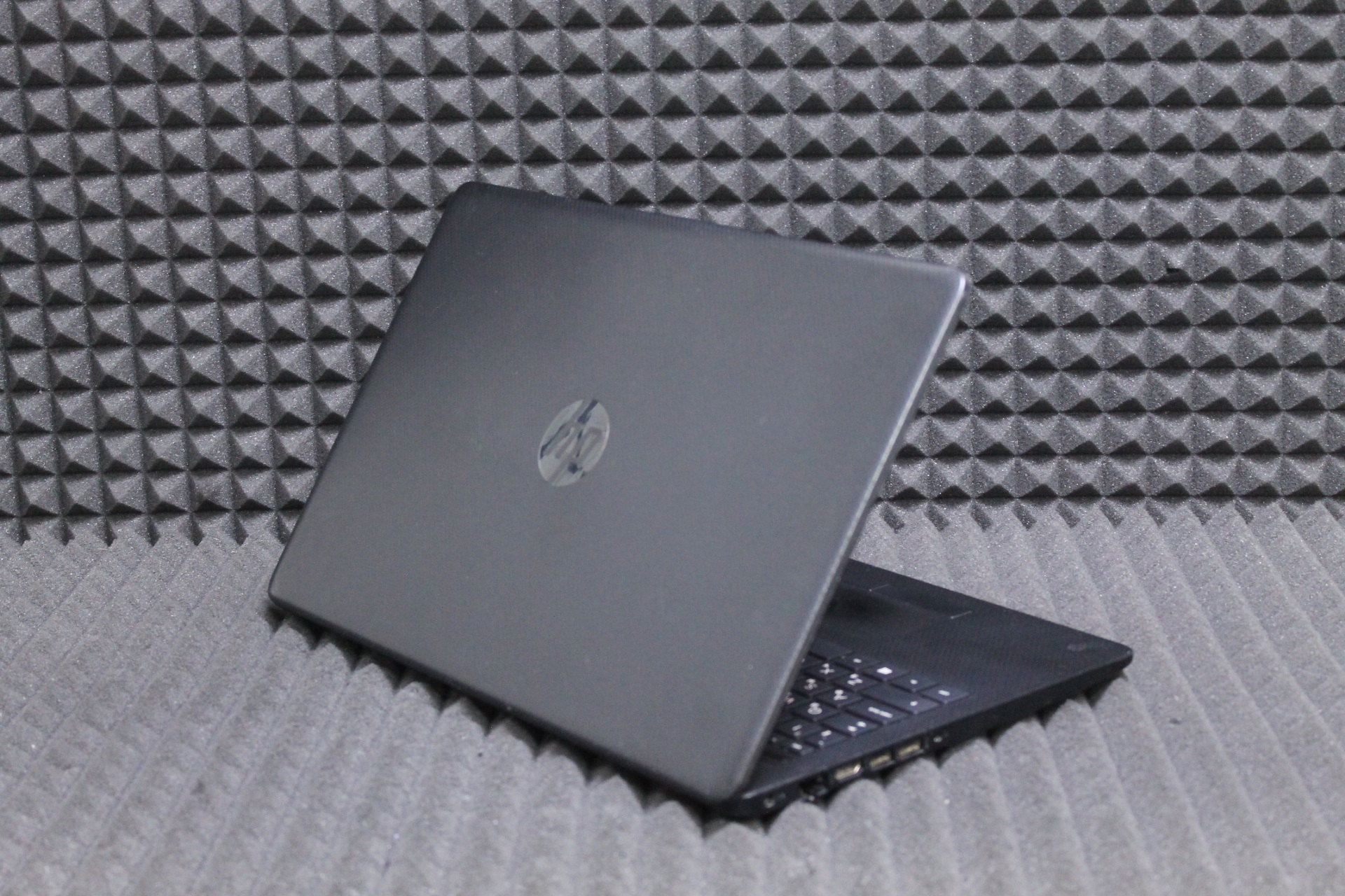 Ноутбук HP 15-ab1038ur