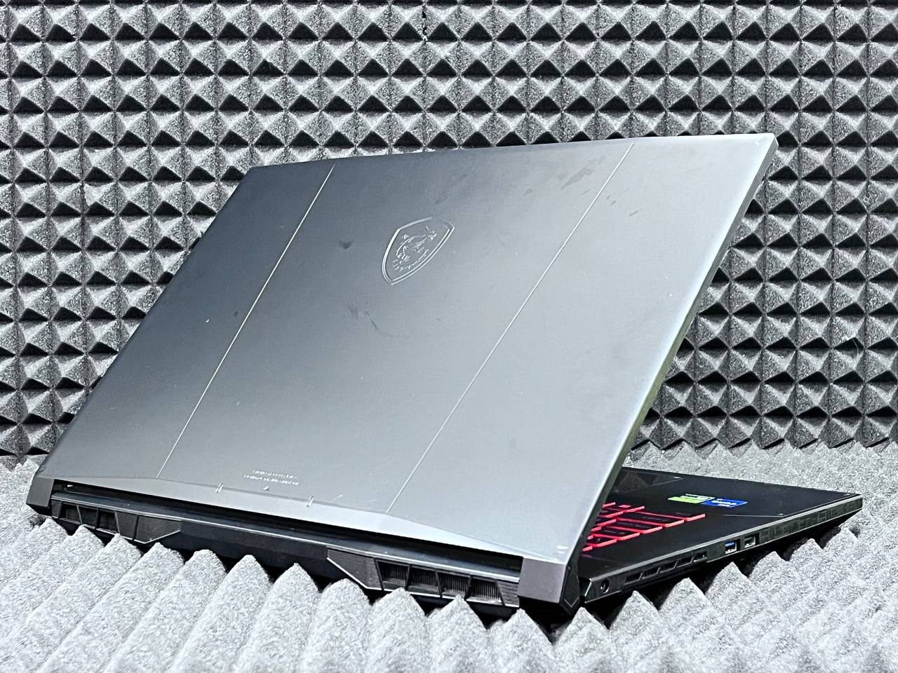 Ноутбук MSI Katana B12UCR-820XRU0