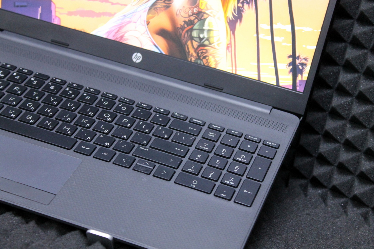 Ноутбук HP Laptop 15-gw0040ur
