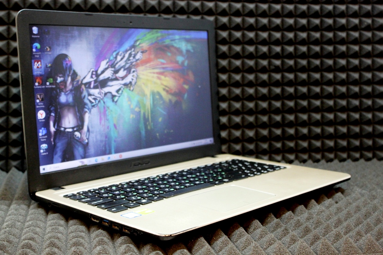 Ноутбук Asus R540U