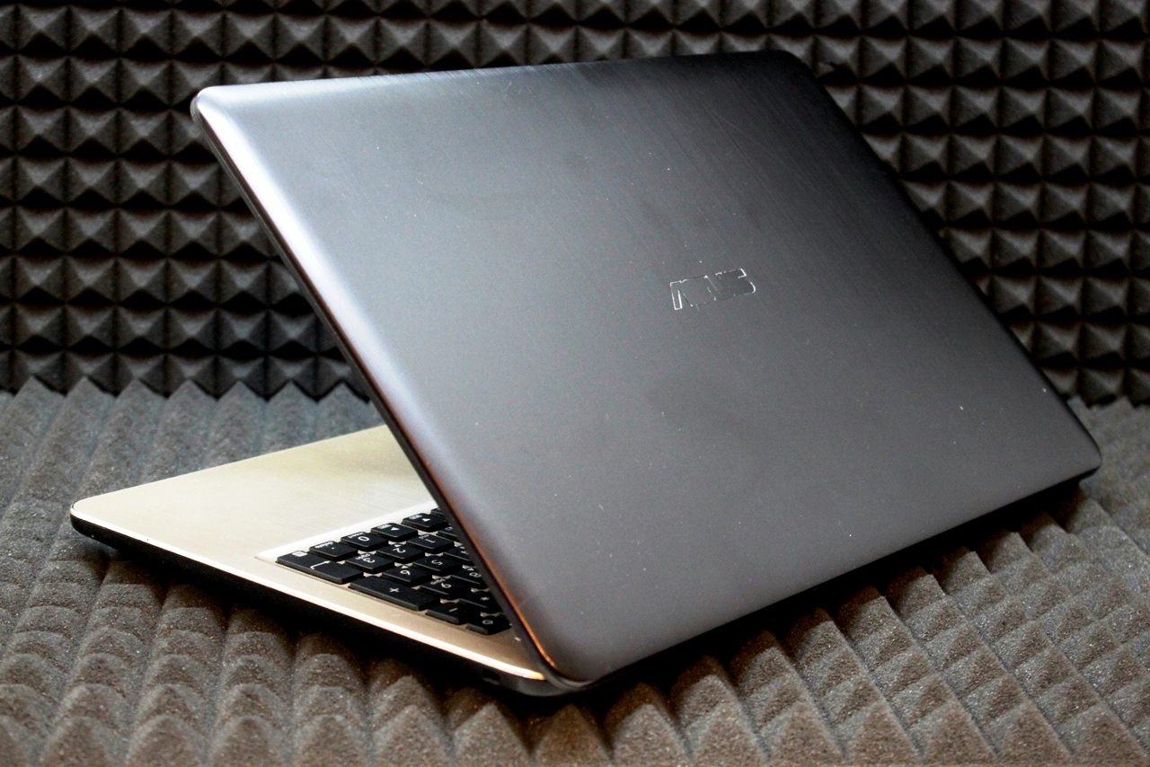 Ноутбук Asus R540U