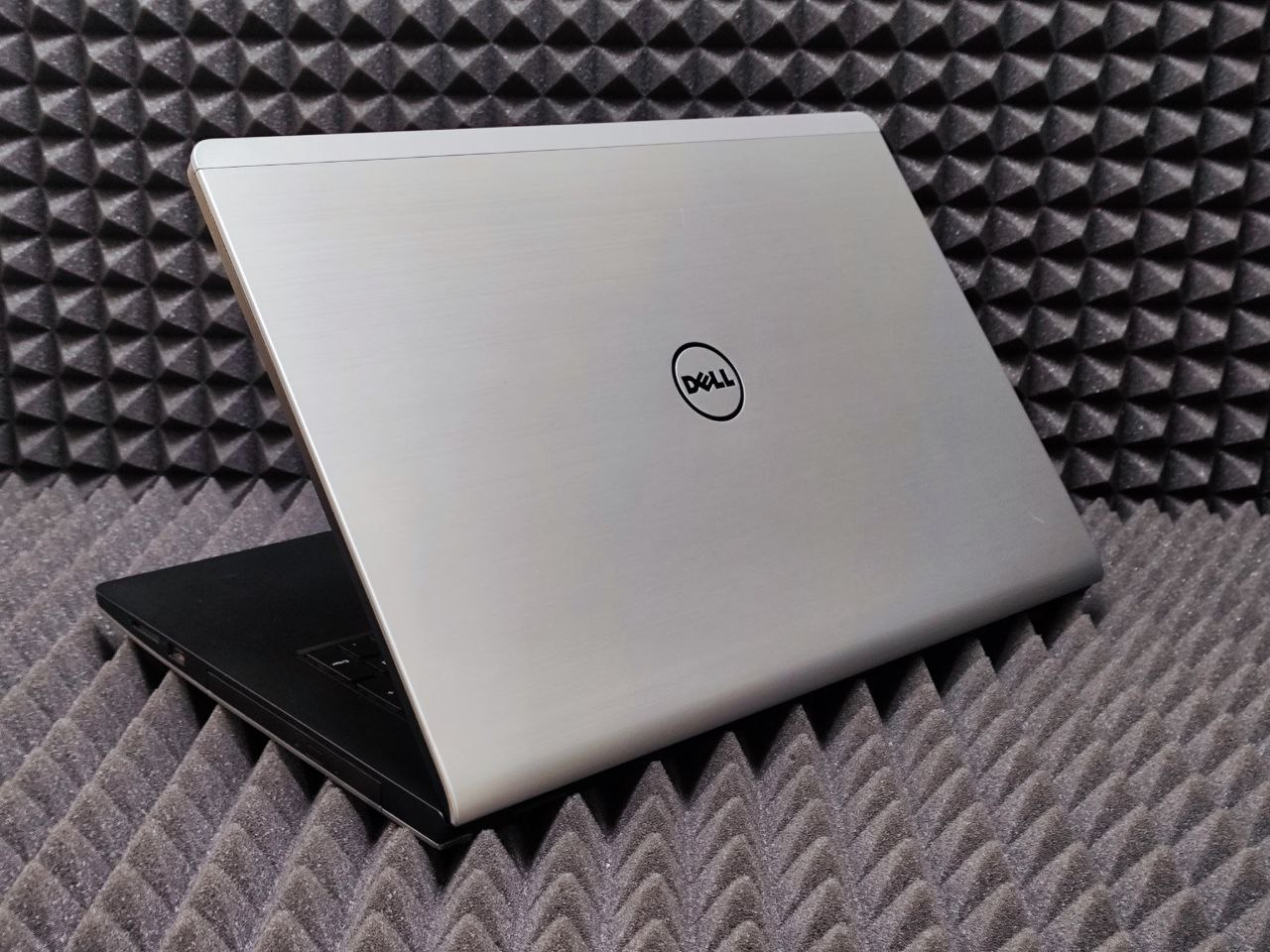 Ноутбук Dell P25E