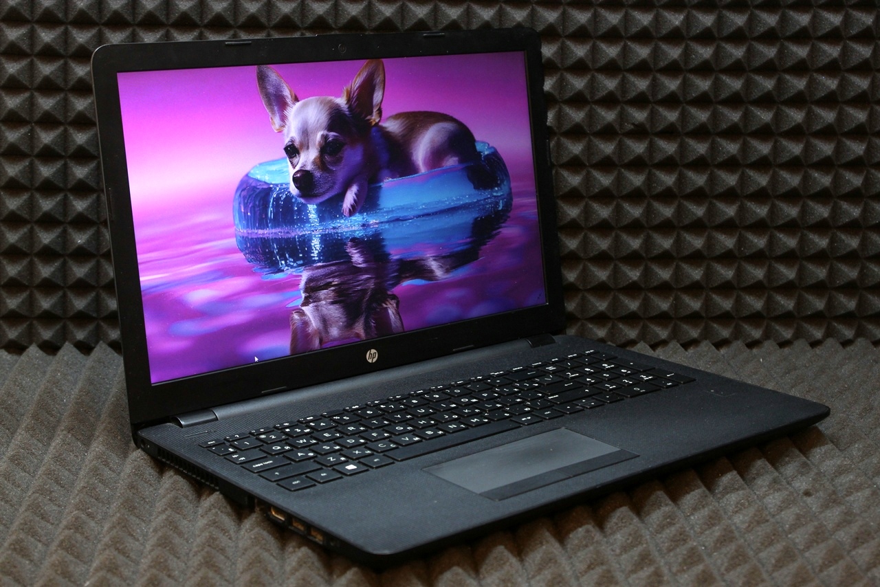 Ноутбук HP 15ra-042ur