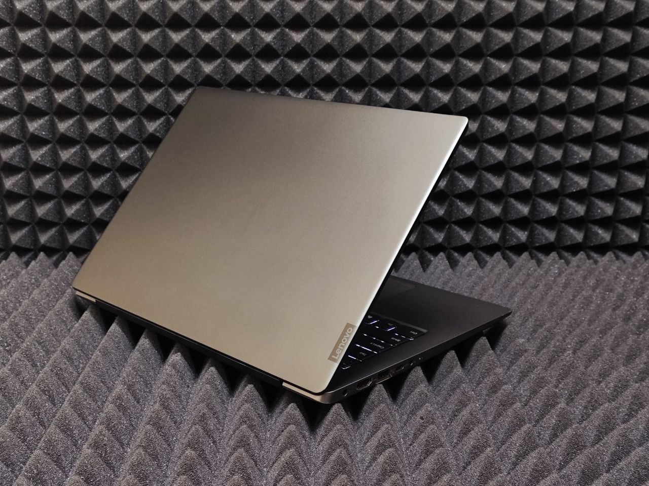 Ноутбук Lenovo 330S-14AST 81F8002HRU