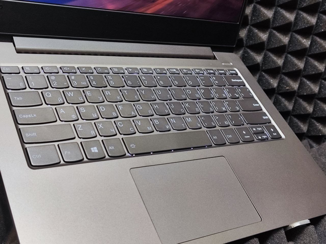 Ноутбук Lenovo 330S-14AST 81F8002HRU