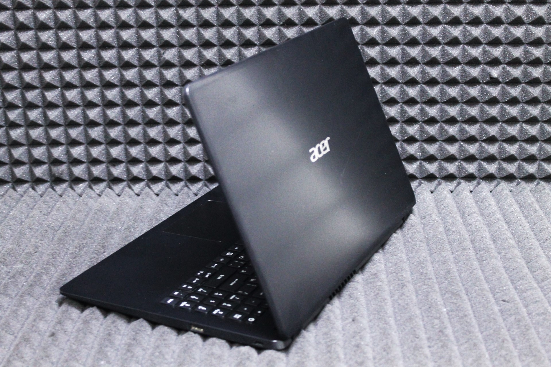 Ноутбук Acer Extensa 215-51G-54MT
