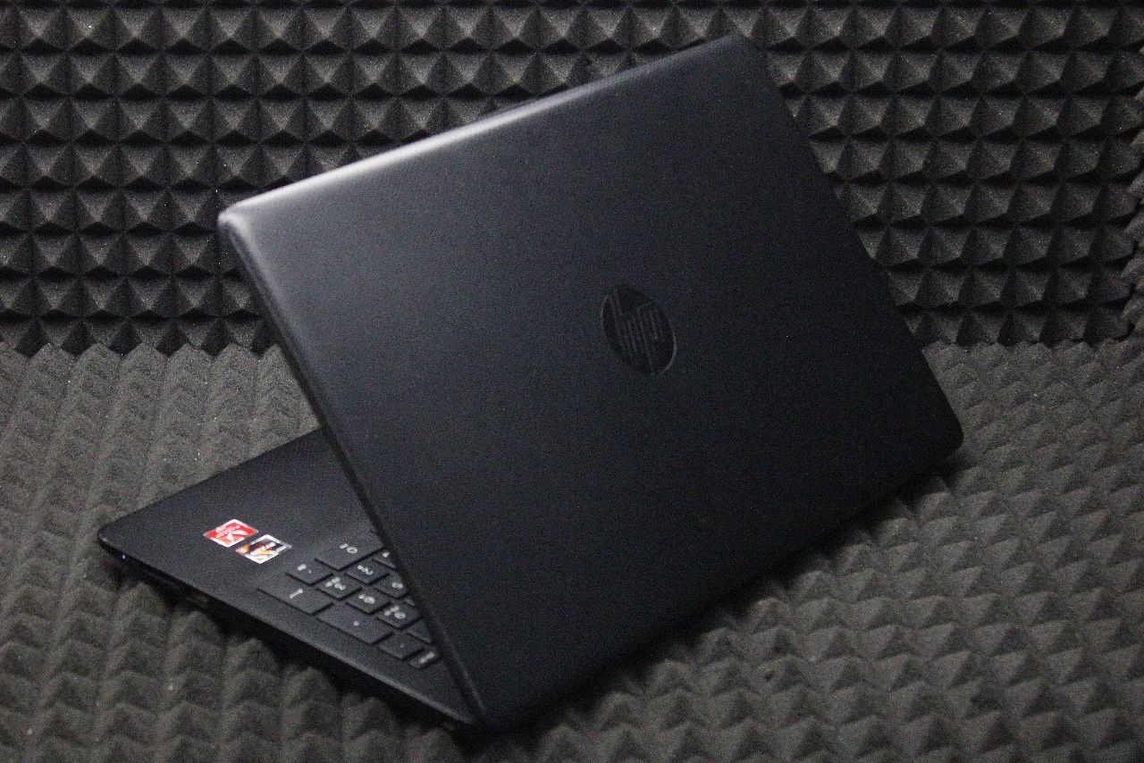Ноутбук HP 15-db1048ur