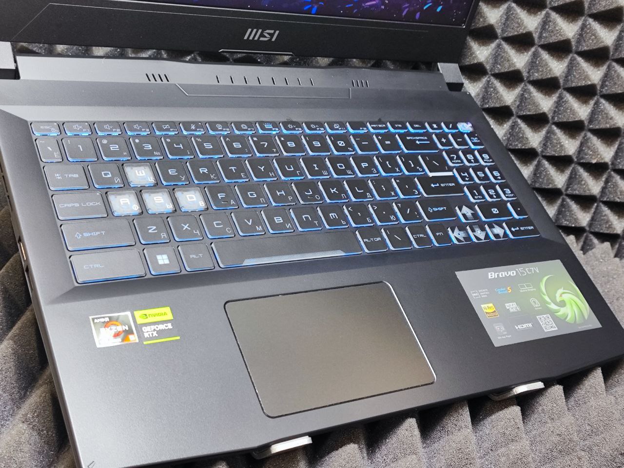Ноутбук MSI Bravo 15 C7VF-039XRU-