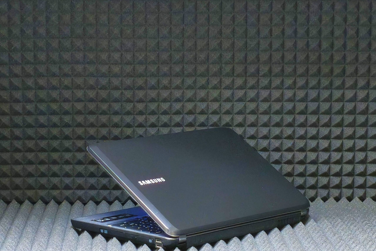 Ноутбук Samsung NP-R528-DA02RU