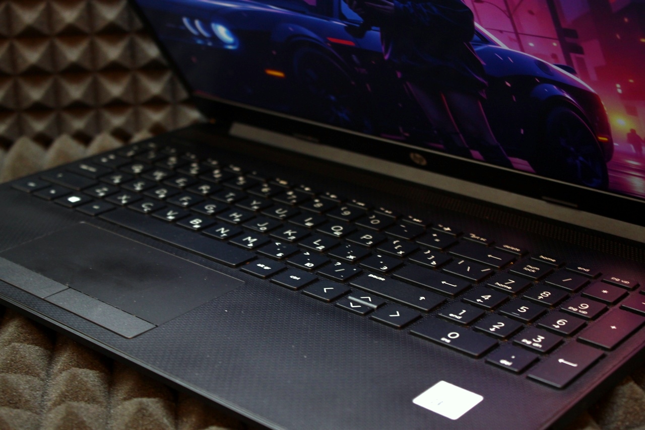 Ноутбук HP 15-dw1170ur