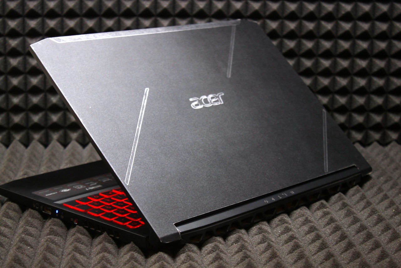 Ноутбук Acer AN-715-51-52VM