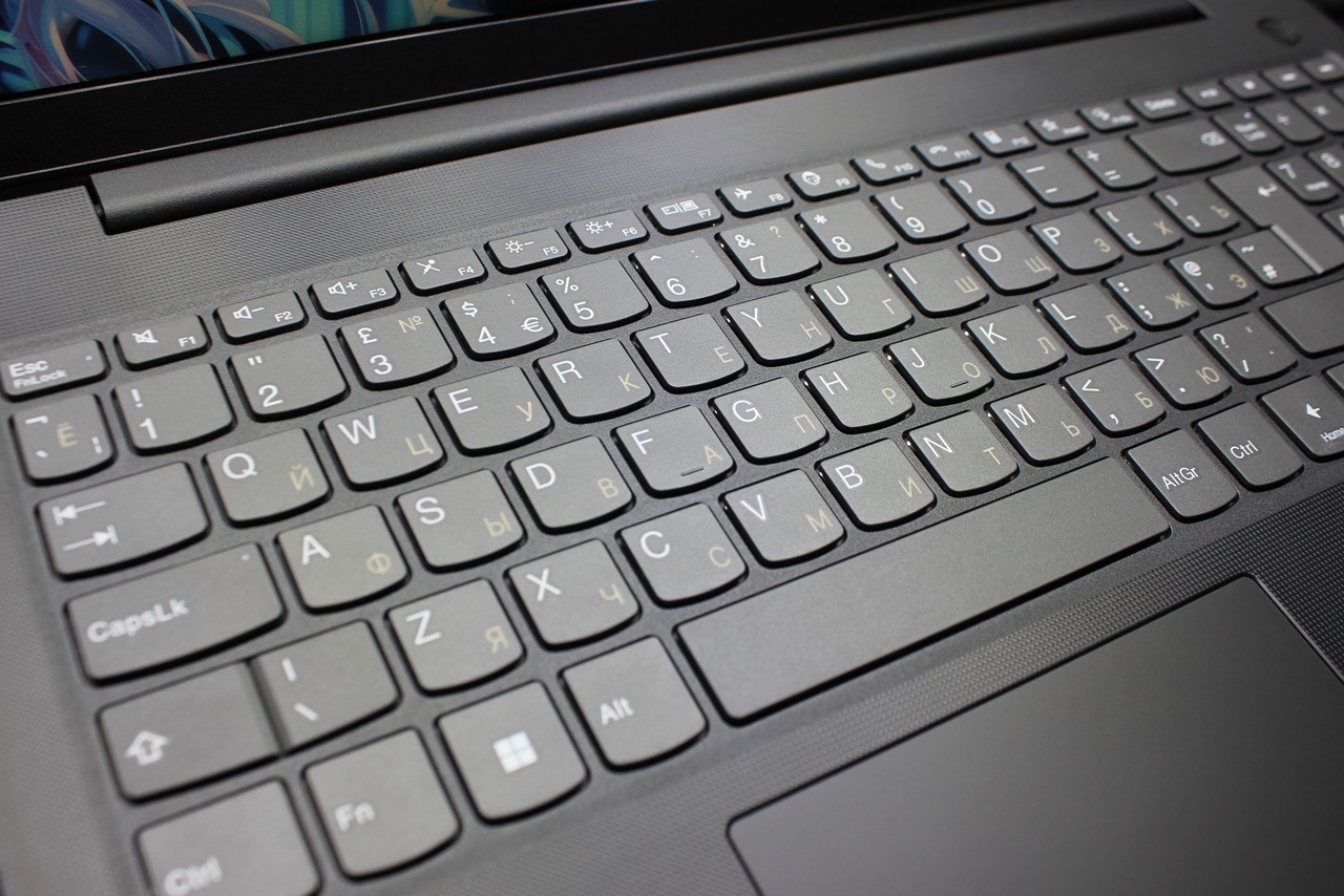 Ноутбук Lenovo V15 G2 ALC 82KD001EAK