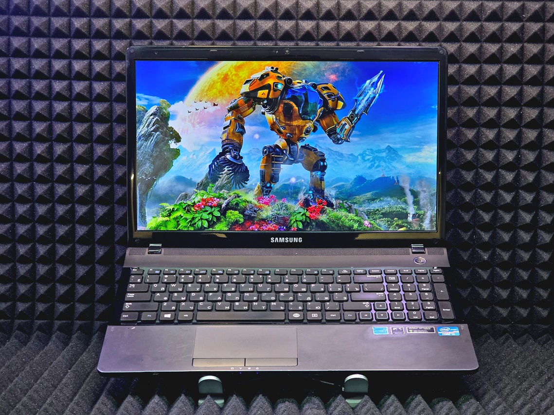 Ноутбук Samsung NP300E5C1