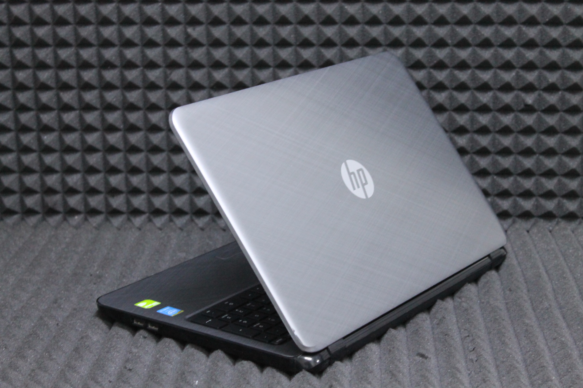 Ноутбук HP 15-r255ur